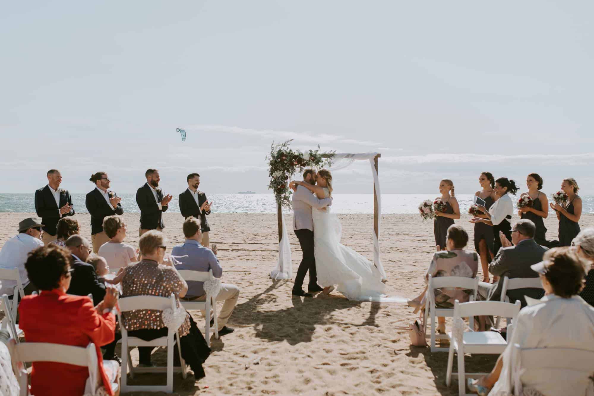 O que os Convidados Devem Vestir em um Casamento na Praia