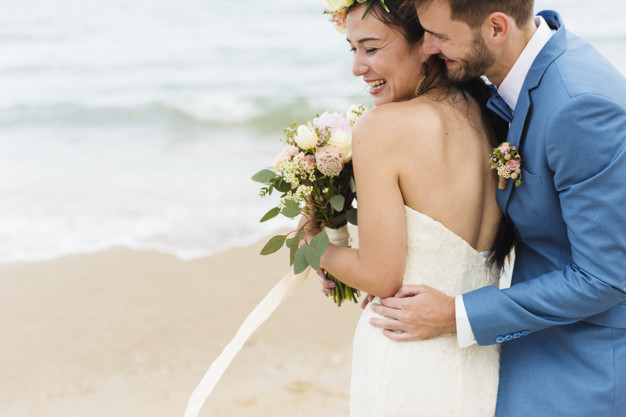 Roupa de noivo para casamento na praia